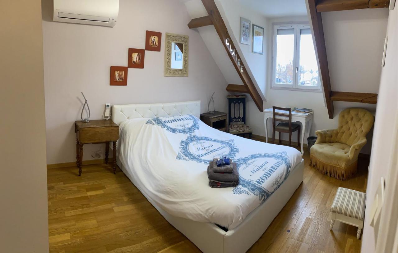 La Maison Du Bonheur Bed & Breakfast Saintry-sur-Seine ภายนอก รูปภาพ